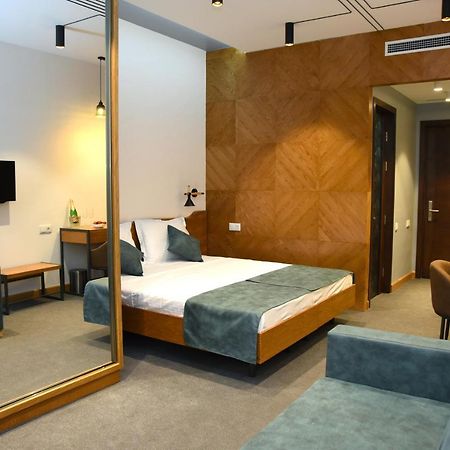 R&R Hotel Єреван Екстер'єр фото