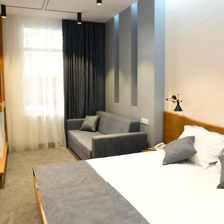 R&R Hotel Єреван Екстер'єр фото