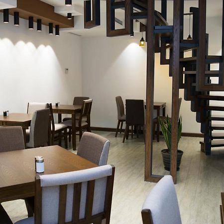 R&R Hotel Єреван Екстер'єр фото