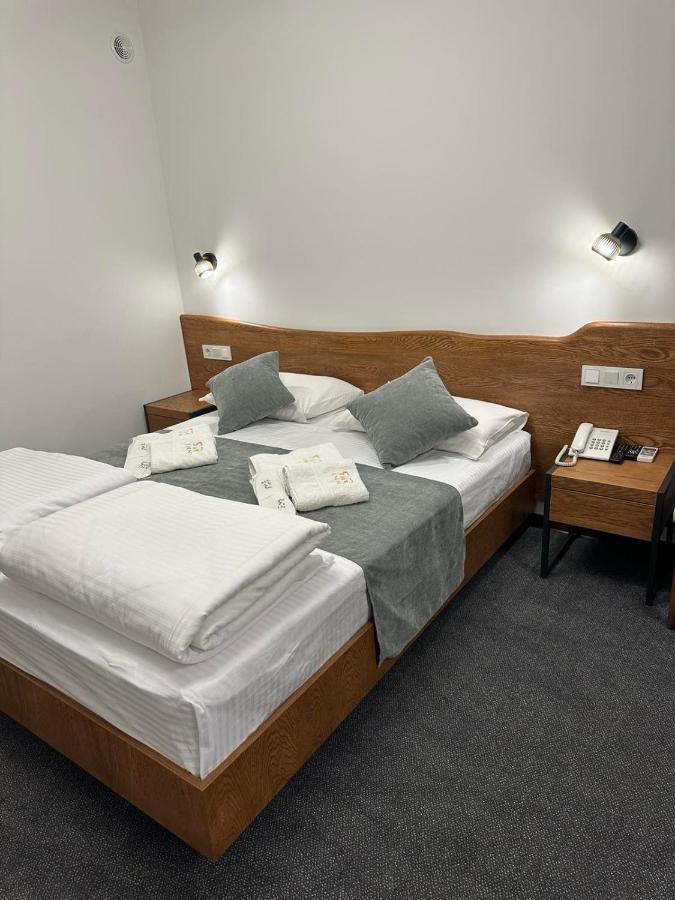 R&R Hotel Єреван Екстер'єр фото
