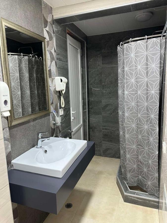 R&R Hotel Єреван Екстер'єр фото