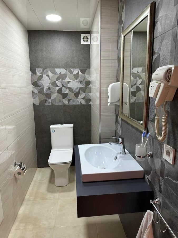 R&R Hotel Єреван Екстер'єр фото