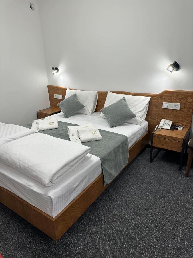 R&R Hotel Єреван Екстер'єр фото