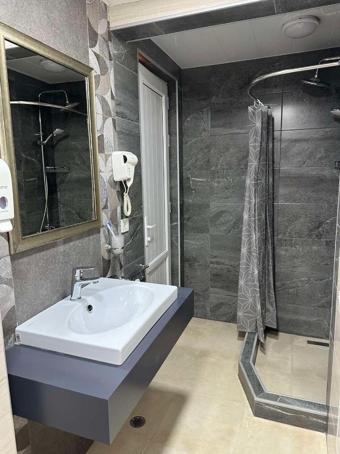R&R Hotel Єреван Екстер'єр фото
