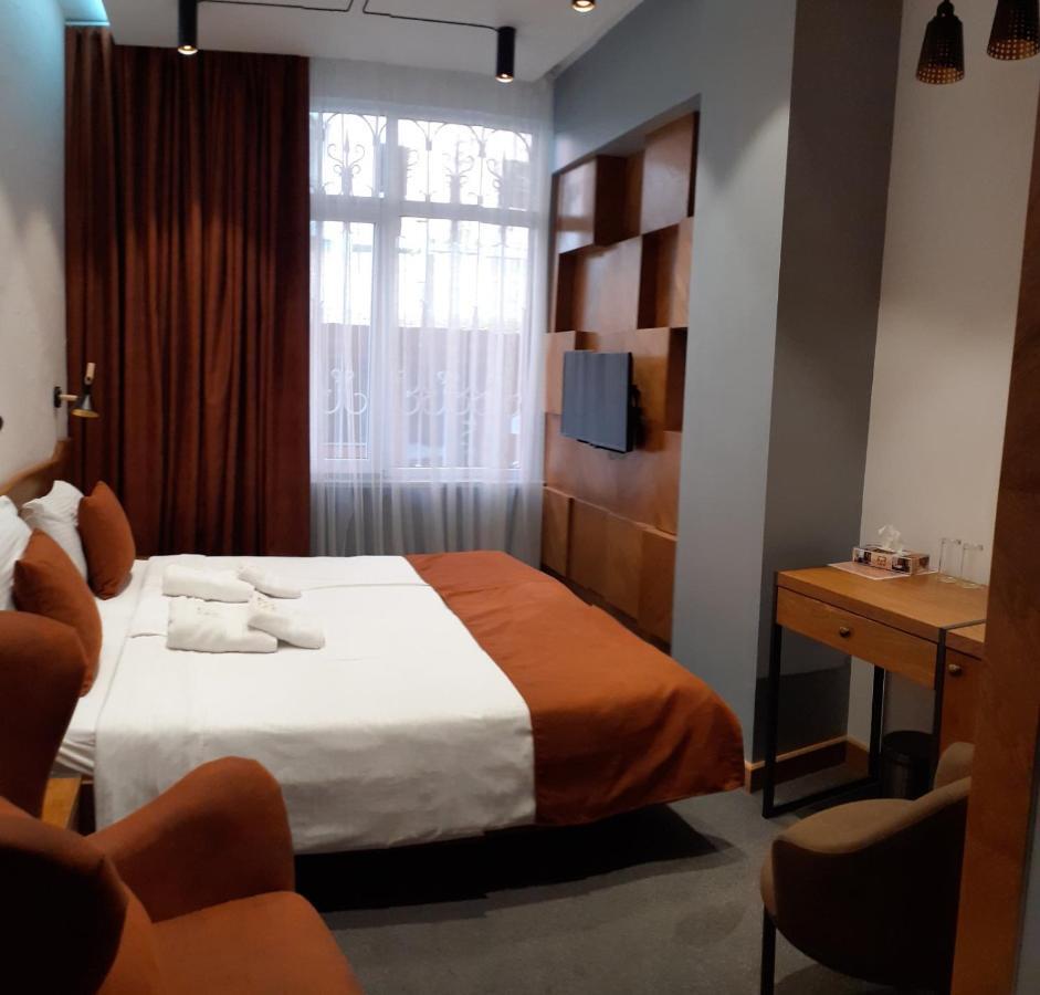 R&R Hotel Єреван Екстер'єр фото