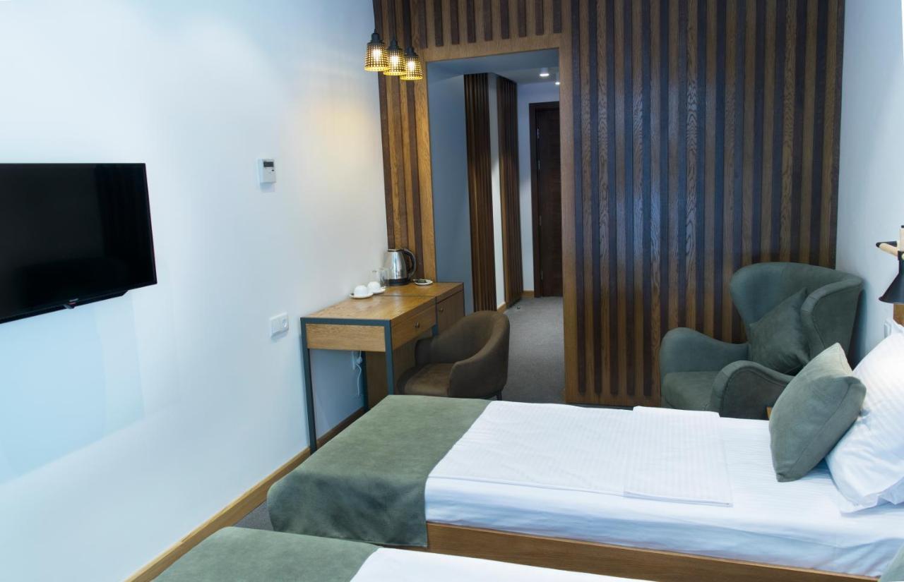 R&R Hotel Єреван Екстер'єр фото