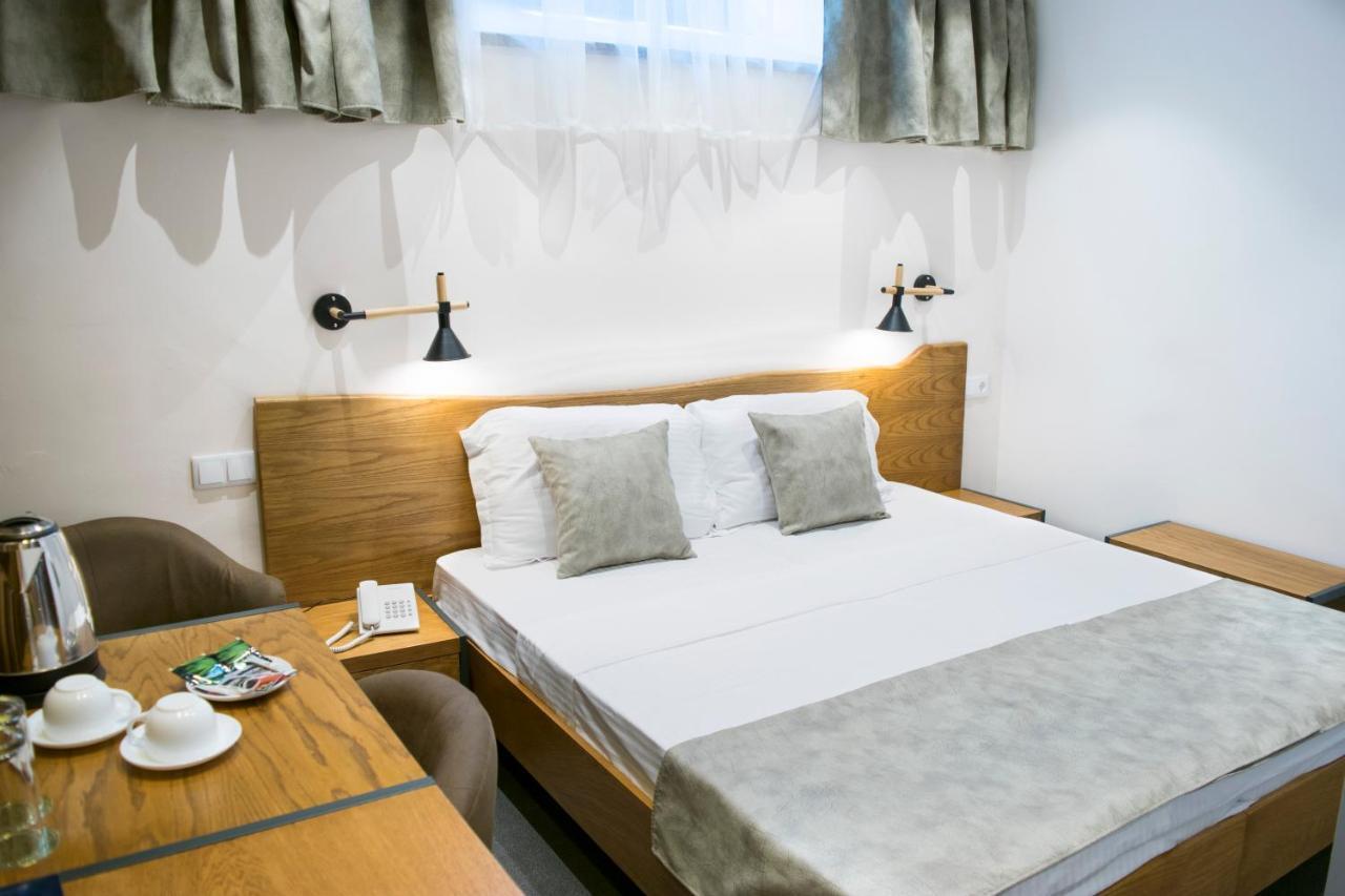 R&R Hotel Єреван Екстер'єр фото