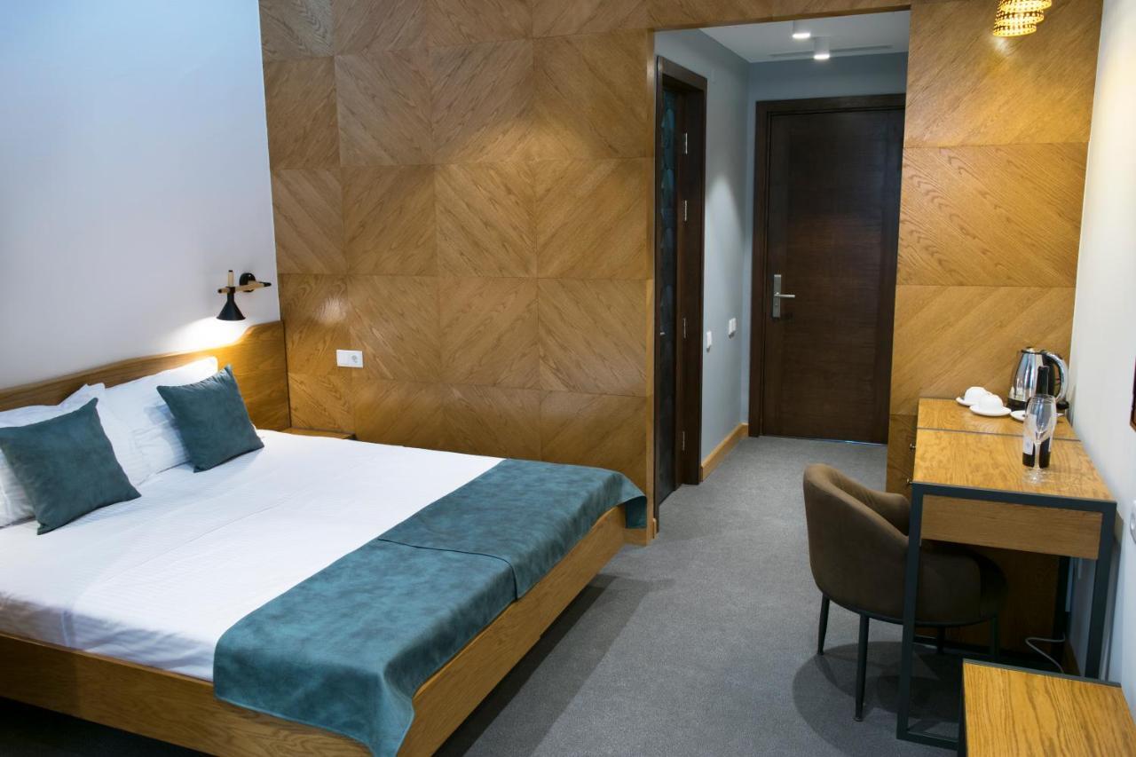 R&R Hotel Єреван Екстер'єр фото