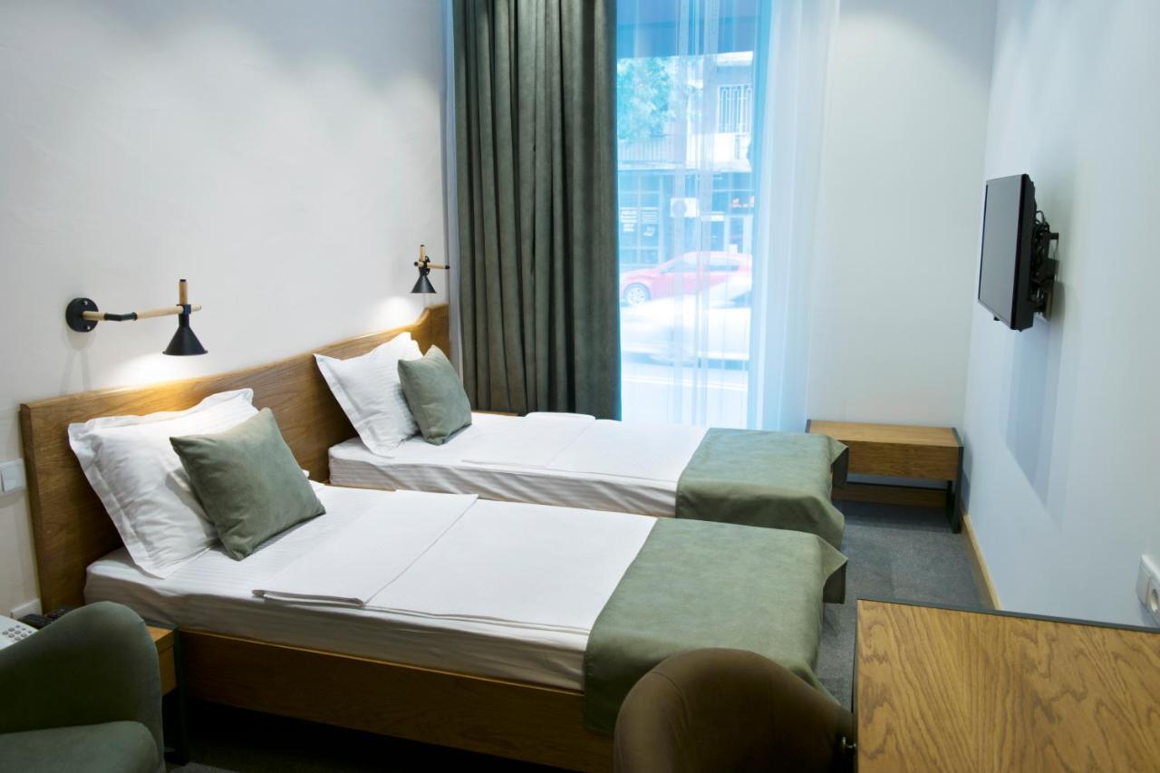 R&R Hotel Єреван Екстер'єр фото