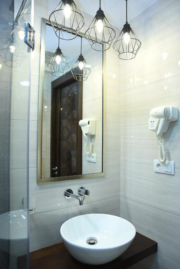 R&R Hotel Єреван Екстер'єр фото